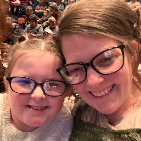 Meet your Posher, Stephanie - Picture 4 of 13